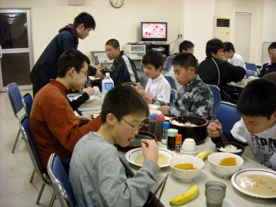 食事中